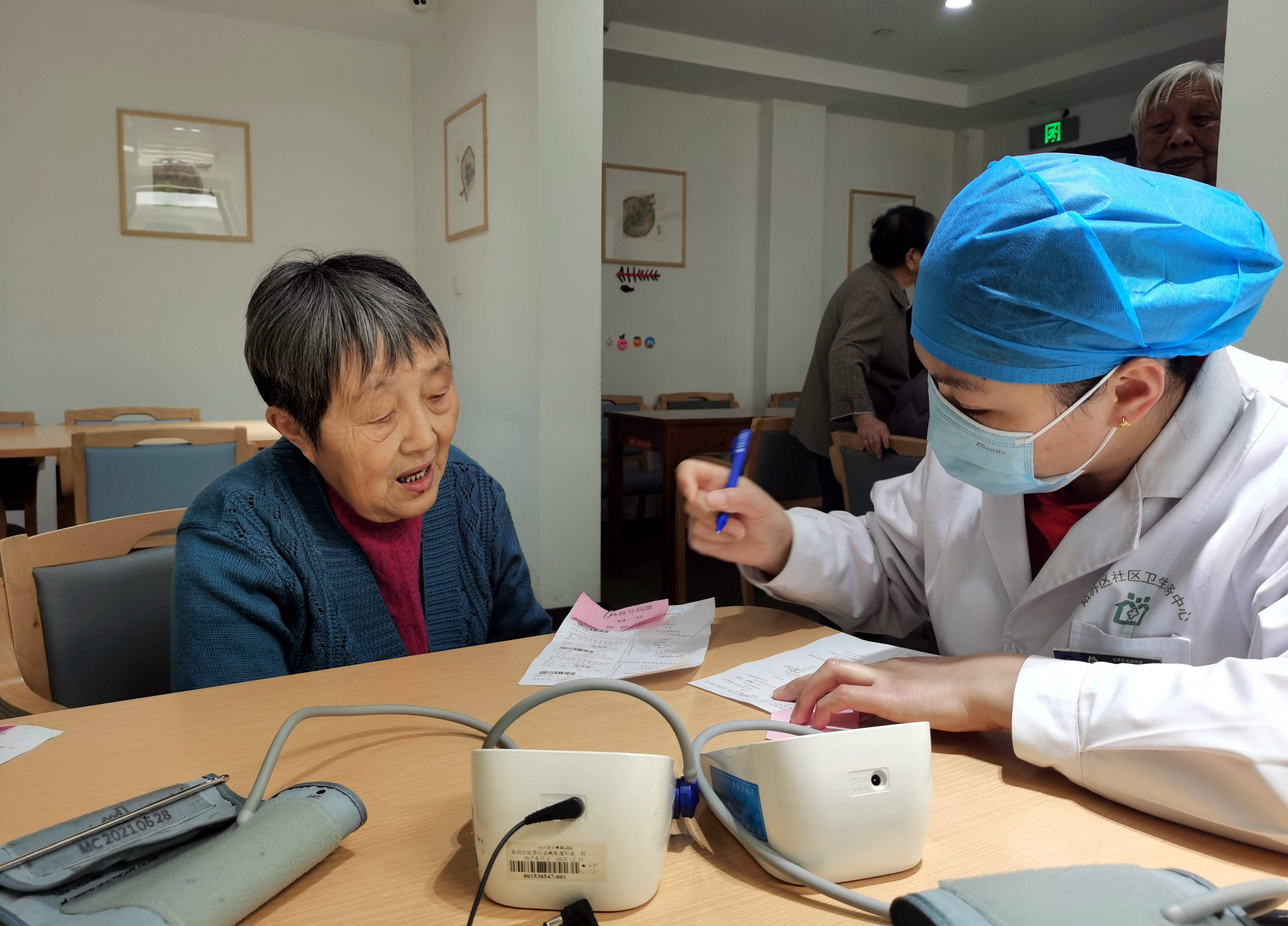 贴心"医靠"送上门,健康服务"零距离"_彩香_老人_养老
